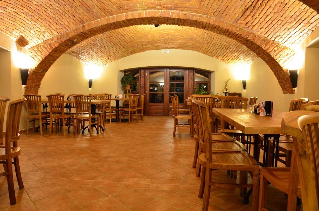 Restaurace A Penzion U Pesiku Červený Kostelec Extérieur photo